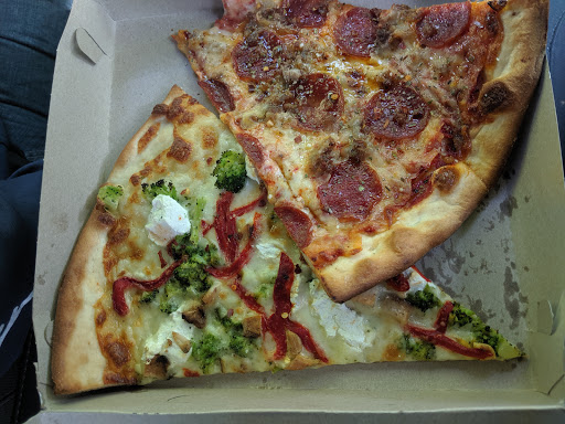 Pizza Restaurant «Hometown Pizza», reviews and photos, 250 West St, Litchfield, CT 06759, USA