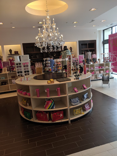 Charming Charlie, 8720 NW Prairie View Rd Suite E-100, Kansas City, MO 64153, USA, 