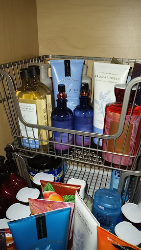 Beauty Supply Store «Bath & Body Works», reviews and photos, 275 Pavilion Pkwy, Fayetteville, GA 30214, USA