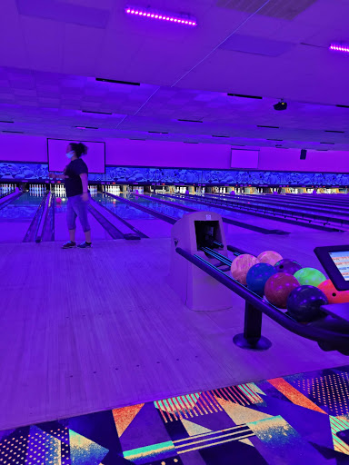 Bowling Alley «Bowlero Lanes Fun Center», reviews and photos, 4398 Monroe St, Toledo, OH 43613, USA