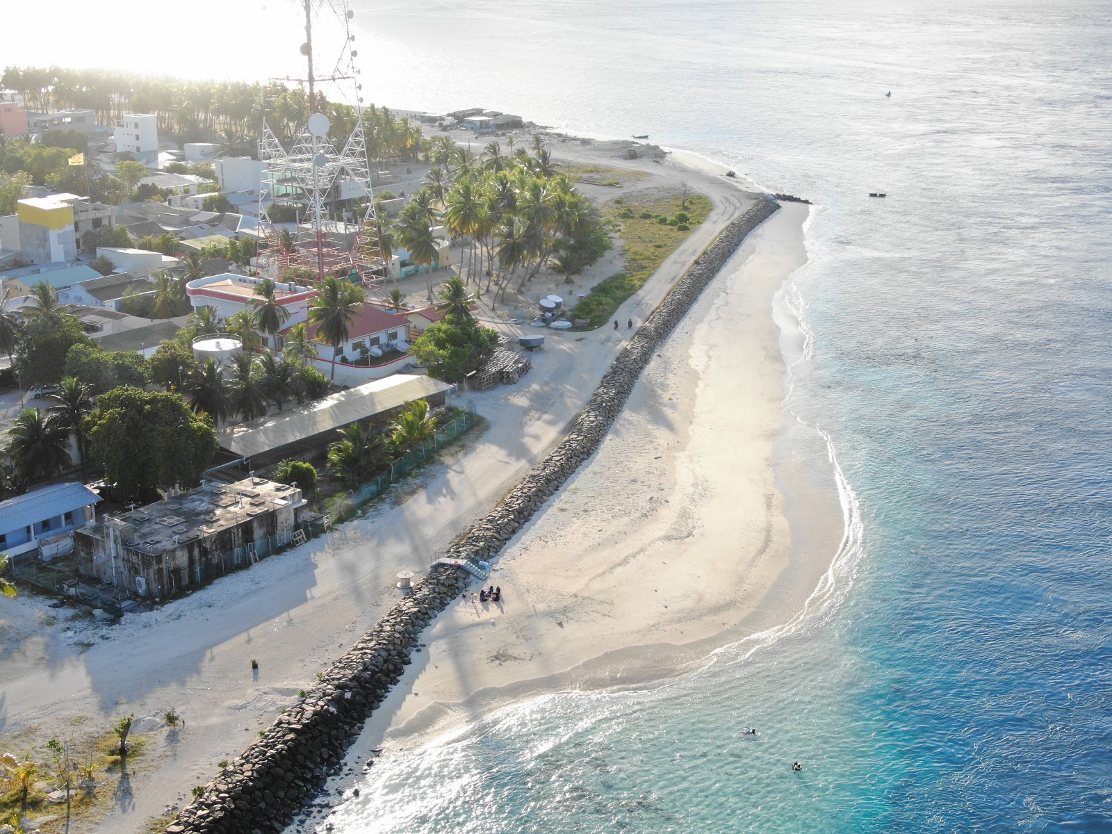 Foto di Eydhafushi Beach con una superficie del sabbia beige