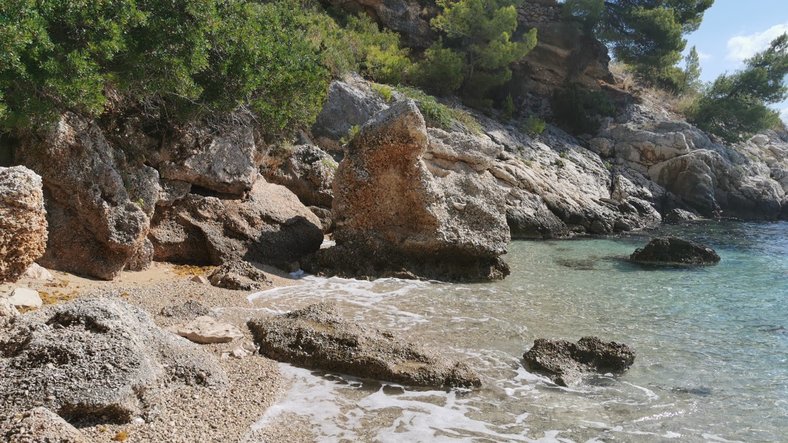 Fotografija Paradise beach of Ciccio z lahki fini kamenček površino