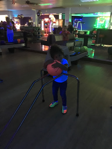 Bowling Alley «Diamond Strike Lanes & Sports Bar», reviews and photos, 2200 N Federal Hwy, Pompano Beach, FL 33062, USA