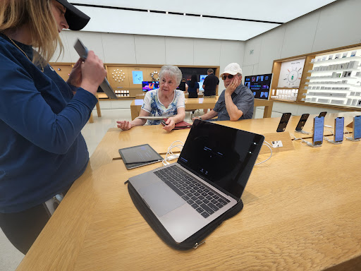 Computer Store «Apple Arrowhead», reviews and photos, 7700 W Arrowhead Towne Center, Glendale, AZ 85308, USA