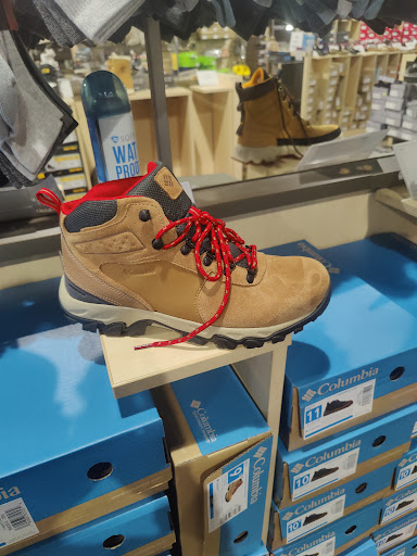 Shoe Store «DSW Designer Shoe Warehouse», reviews and photos, 9051 Snowden Square Dr, Columbia, MD 21045, USA