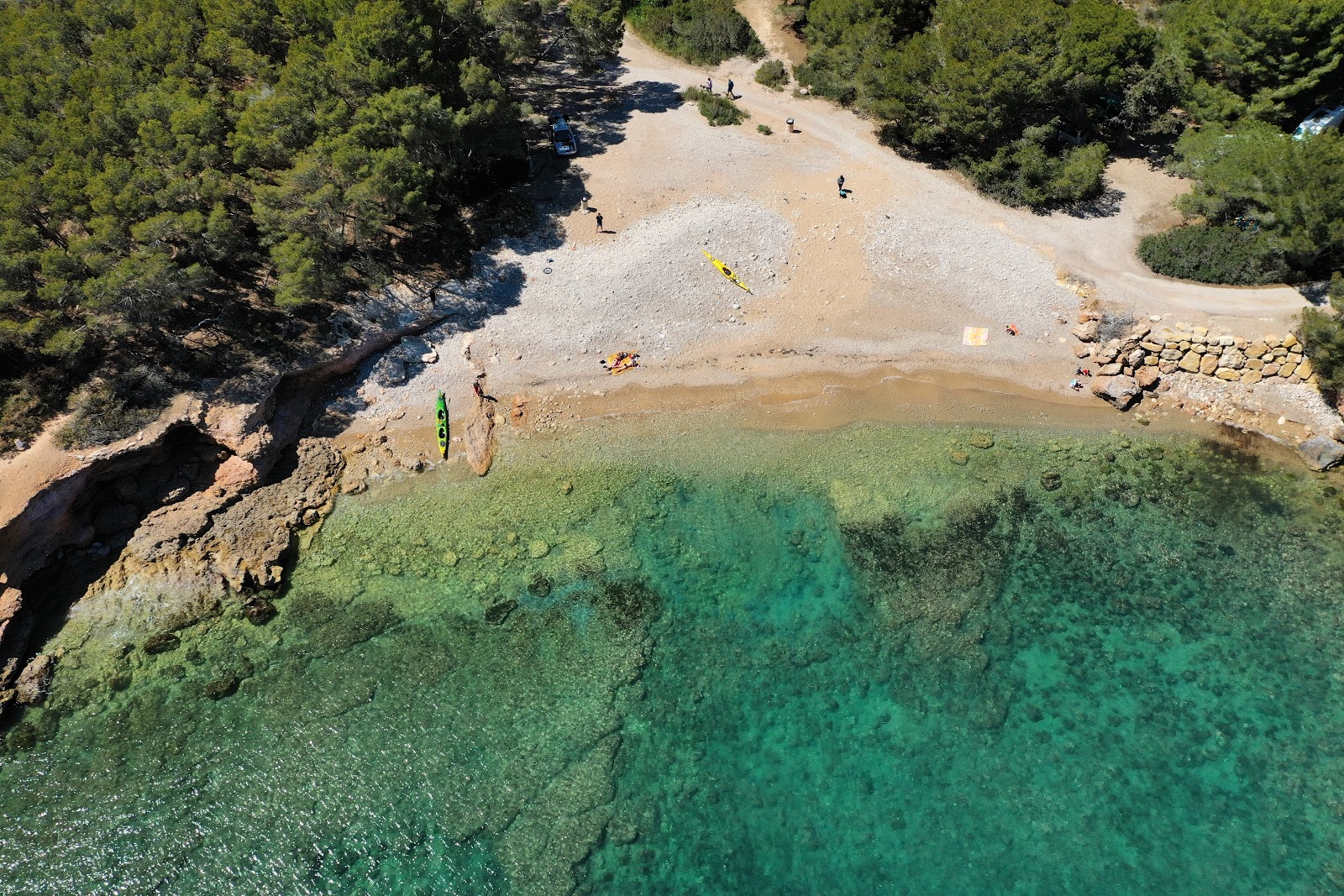 Fotografie cu Platja Port Olivet cu o suprafață de pietricel ușor