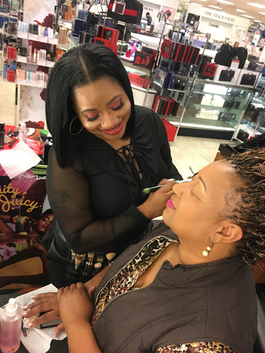 MAC Cosmetics, 400 Sunrise Mall, Massapequa, NY 11758, USA, 