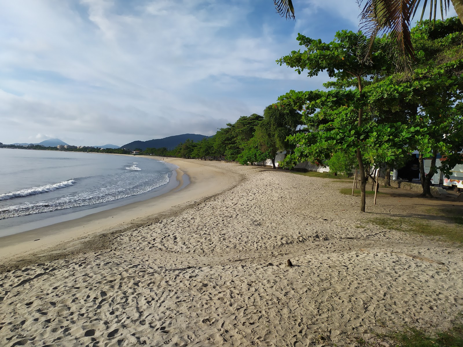 Photo de Praia de Iperoig avec droit et long