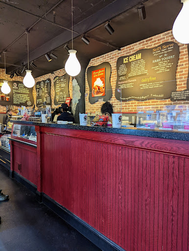 Ice Cream Shop «J.P. Licks», reviews and photos, 150 Charles St, Boston, MA 02114, USA