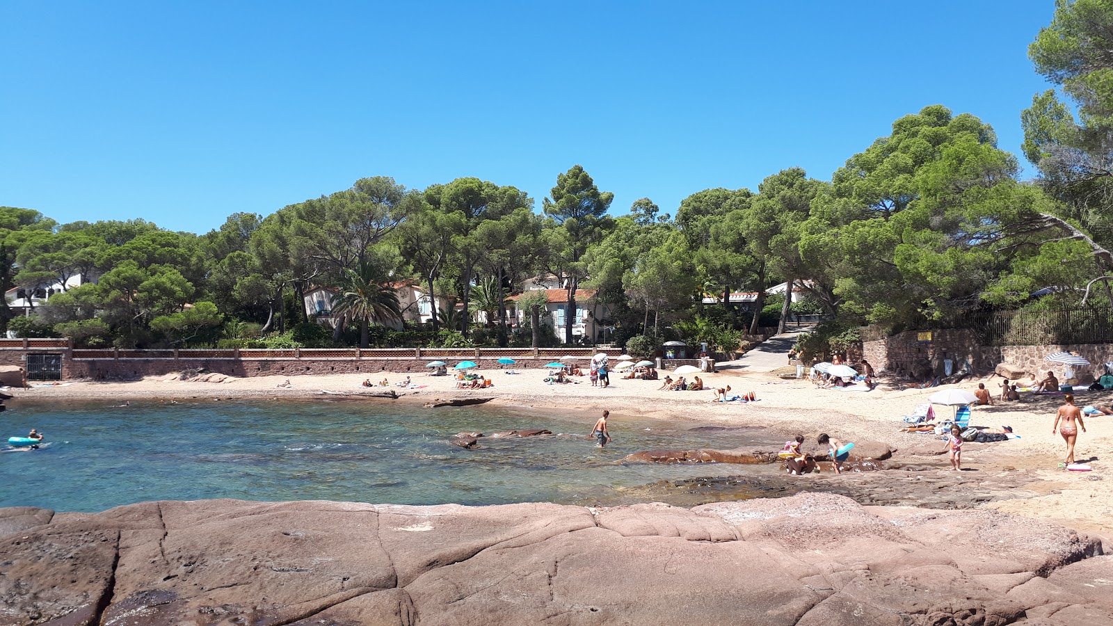 Plage de la Pescade'in fotoğrafı biraz temiz temizlik seviyesi ile