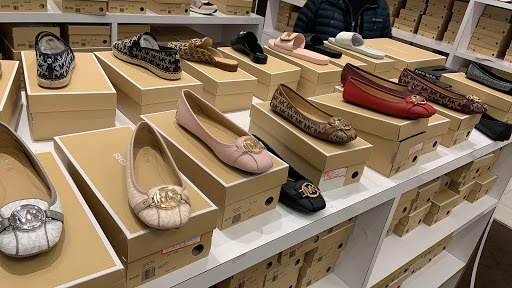 Fashion Accessories Store «Michael Kors», reviews and photos, 1650 Premium Outlet Blvd #1800, Aurora, IL 60502, USA