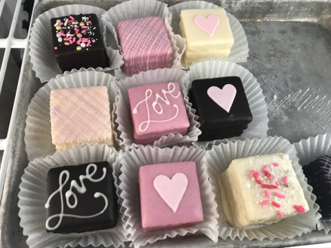 Cake Shop «Celebrity Cake Studio», reviews and photos, 314 E 26th St, Tacoma, WA 98421, USA