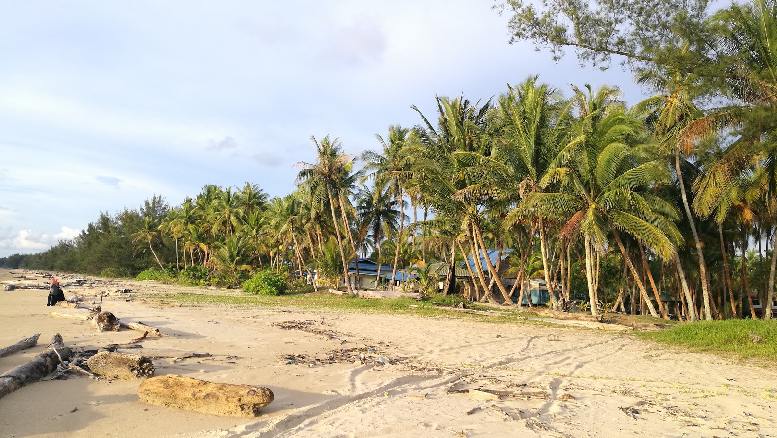 Foto von Bakam Beach mit sehr sauber Sauberkeitsgrad