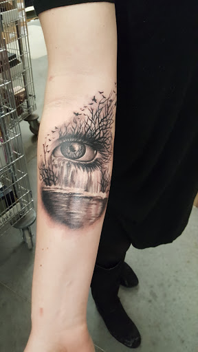 Tattoo Shop «Talulah Tattoo», reviews and photos, 715 57th St, Kenosha, WI 53140, USA