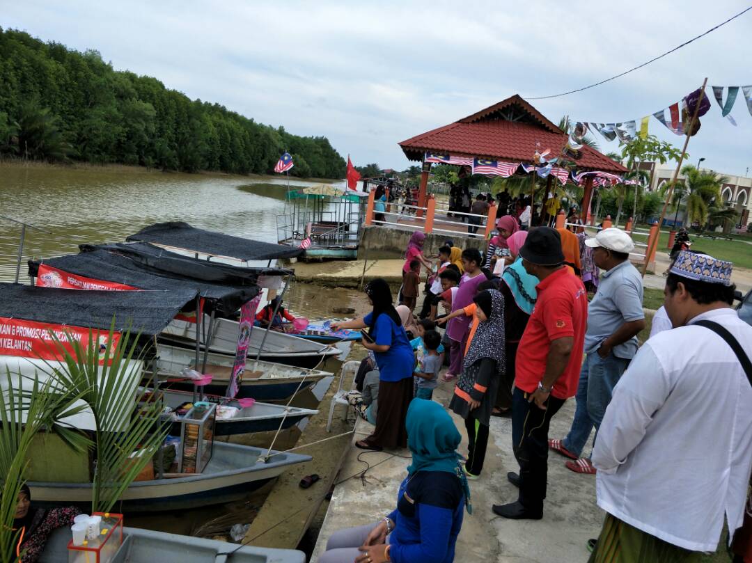 Kelantan Flooting Market
