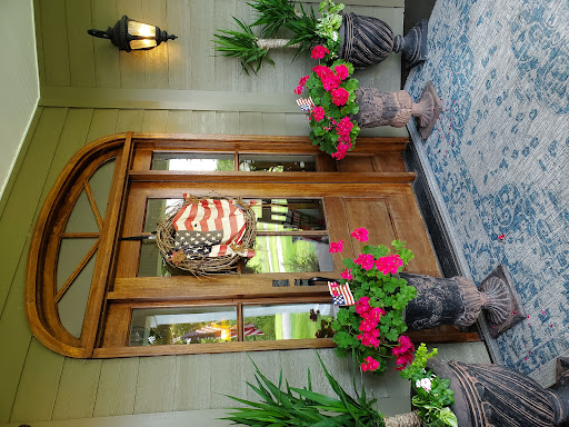 Lodge «The Farmhouse Inn», reviews and photos, 108 W Swan St, Centerville, TN 37033, USA