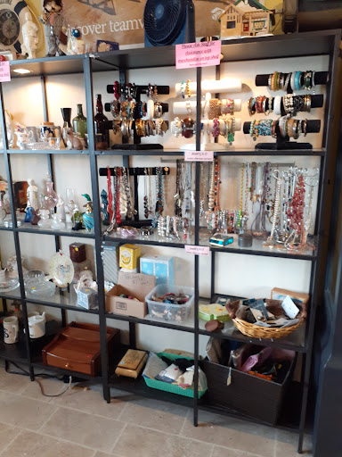 Thrift Store «Habitat For Humanity Thrift Store», reviews and photos, 1635 N Old Dixie Hwy, Jupiter, FL 33469, USA