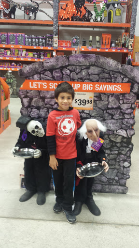 Home Goods Store «At Home», reviews and photos, 5901 Mercury Dr, Dearborn, MI 48126, USA