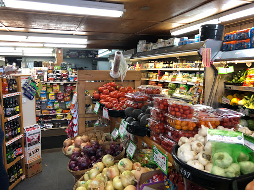 Grocery Store «Manzanita Market: The Little Apple», reviews and photos, 193 Laneda Ave, Manzanita, OR 97130, USA