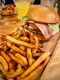 Plats et boissons du Restaurant Cote Burger - Poutine Annecy - n°1