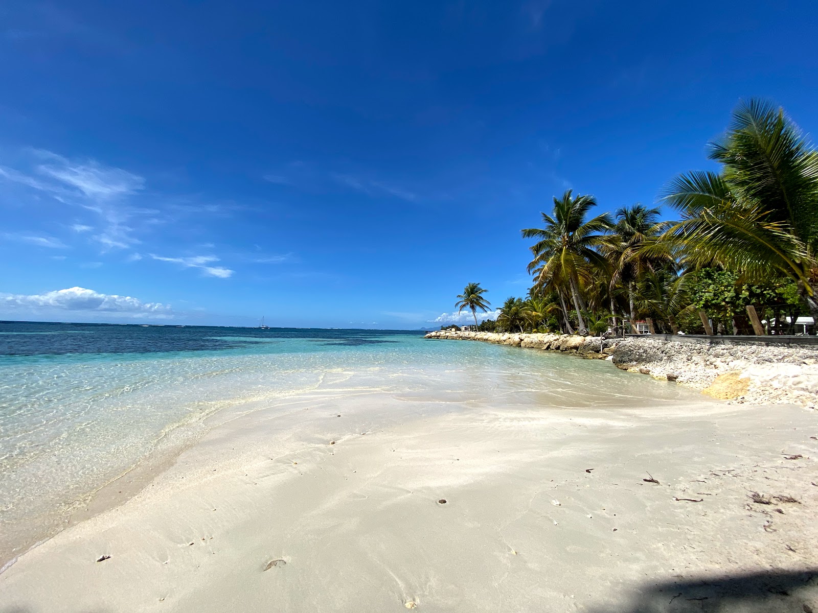 Foto av Anse du Belley Beach med ljus sand yta