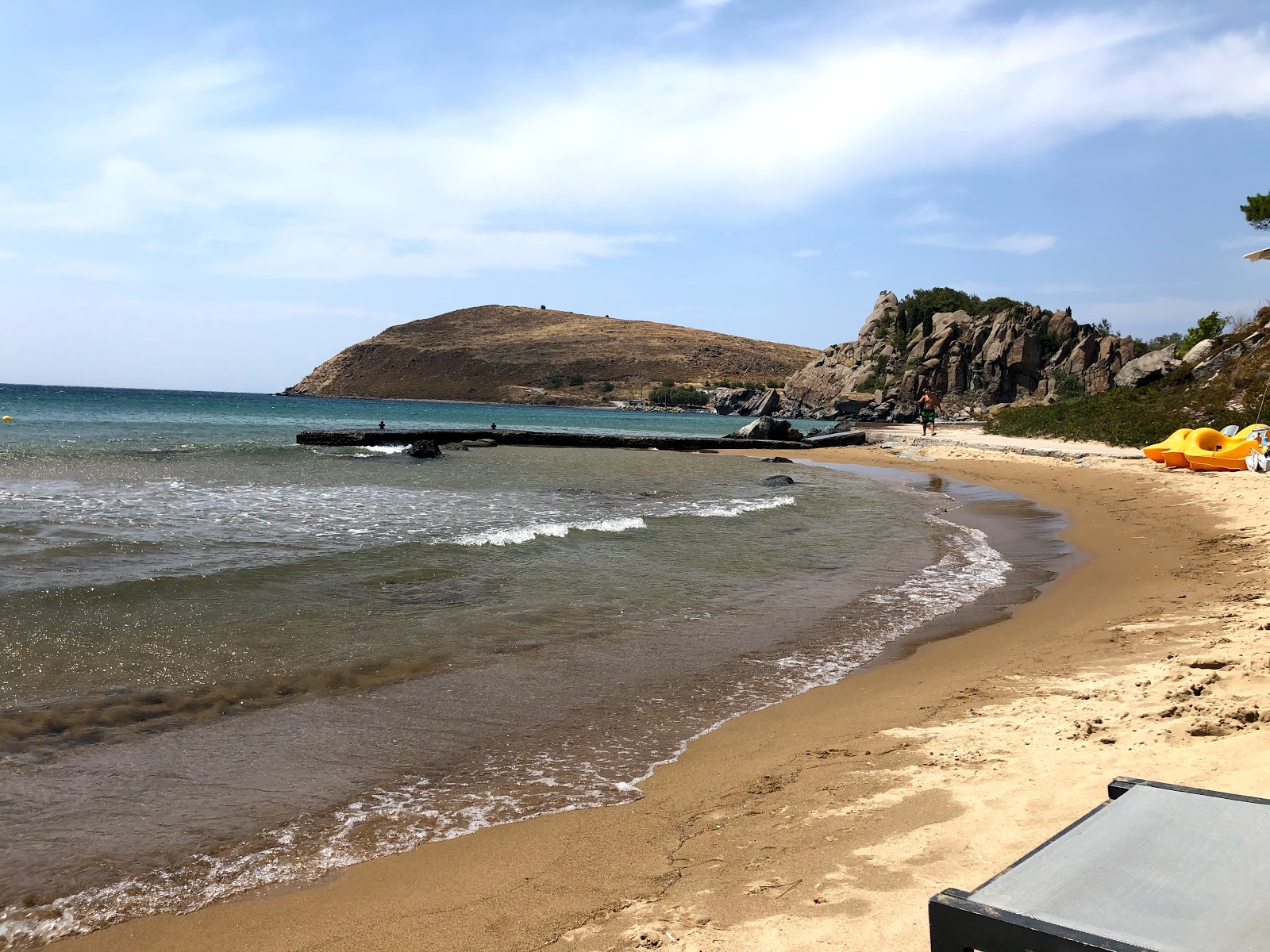 Foto van Myrina beach met kleine baai