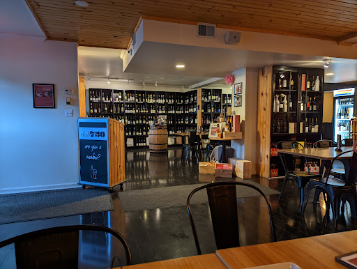 Wine Bar «750ml Wines», reviews and photos, 2287 W Market St, Akron, OH 44313, USA