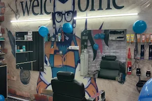 Shiny Makeover Salon image