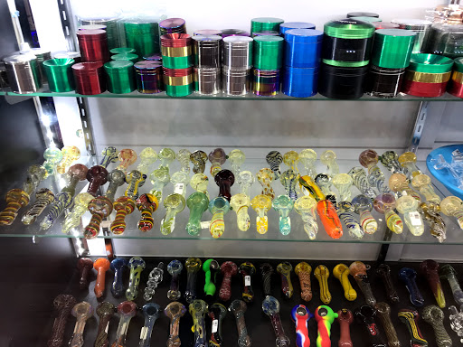 Vaporizer Store «Zee Vapor and Tobacco», reviews and photos, 6325 Dempster St, Morton Grove, IL 60053, USA