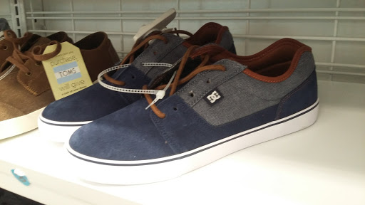 Clothing Store «Ross Dress for Less», reviews and photos, 1720 Douglas Rd, Oswego, IL 60543, USA