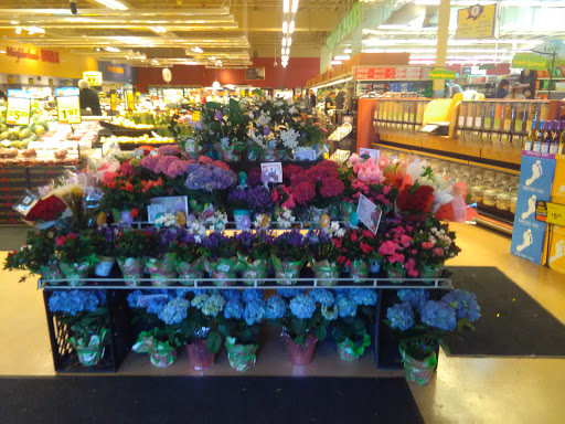 Grocery Store «Hannaford Supermarket», reviews and photos, 65 Portland Rd #9, Kennebunk, ME 04043, USA