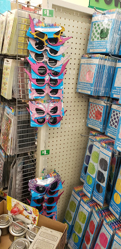 Dollar Store «Dollar Tree», reviews and photos, 4101 Dempster St, Skokie, IL 60076, USA