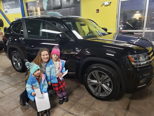 Volkswagen Dealer «Larry Roesch Volkswagen», reviews and photos, 313 W Grand Ave, Bensenville, IL 60106, USA