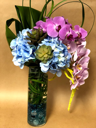 Florist «Yelm Floral- $10.00 (online coupon only)», reviews and photos, 202 W Yelm Ave, Yelm, WA 98597, USA