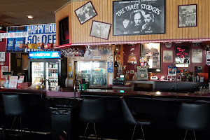 Moe & Curly's Pub (West Maple)