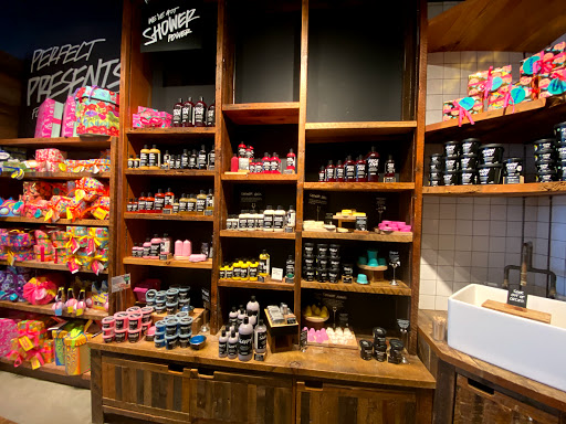 Cosmetics Store «LUSH Fresh Handmade Cosmetics», reviews and photos, 51 Oakbrook Center, Oak Brook, IL 60523, USA
