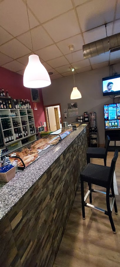 Café-Bar Las Gaviotas - Tr.ª Torno, 2, 33401 Avilés, Asturias, Spain