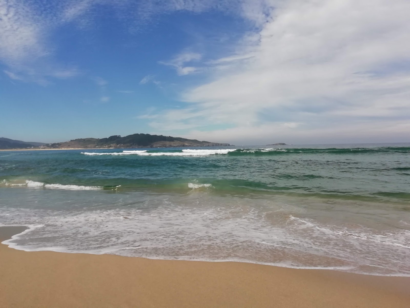 Playa El Vilar'in fotoğrafı uçurumlarla desteklenmiş
