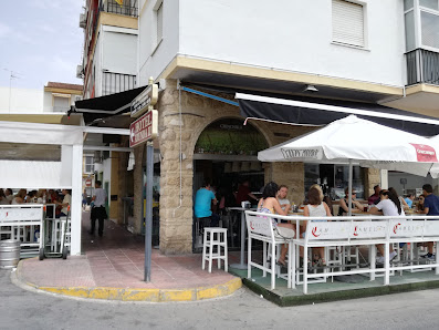 Restaurante Bar de tapas Camelot C. Comandante Salvador Carrasco, 2, 29400 Ronda, Málaga, España