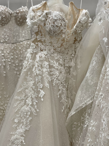 Bridal Shop «Bella Bianca Bridal», reviews and photos, 17W527 E Roosevelt Rd, Oakbrook Terrace, IL 60181, USA