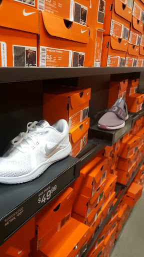 Shoe Store «Shoe Carnival», reviews and photos, 4835 W 77th St, Burbank, IL 60459, USA