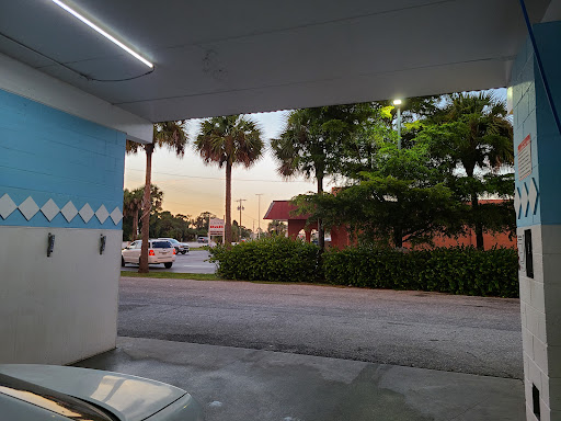 Surfside Car Wash en Fort Myers
