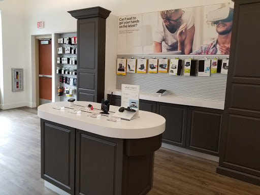 Cell Phone Store «Verizon», reviews and photos, 36 E Hinsdale Ave, Hinsdale, IL 60521, USA