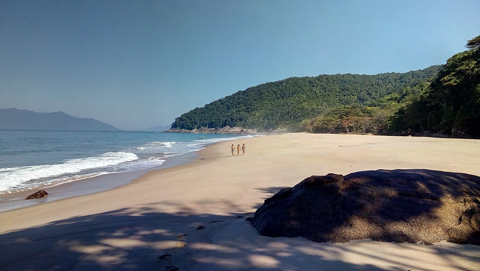 Foto de Praia do Simao ou Brava do Frade com areia fina e brilhante superfície