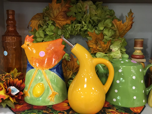 Thrift Store «Second Impressions Upscale Thrift Store», reviews and photos, 3750 S Westnedge Ave, Kalamazoo, MI 49008, USA