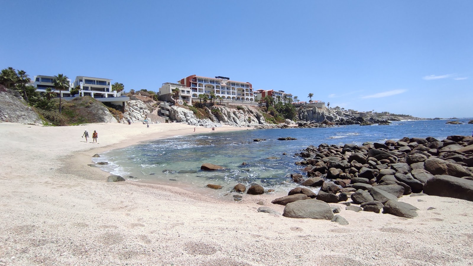 Fotografie cu Playa Cabo Bello cu o suprafață de nisip strălucitor