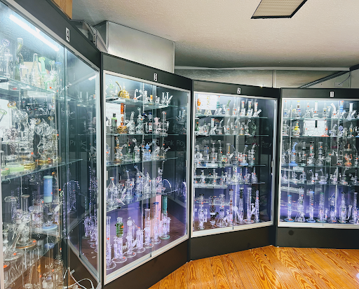 Tobacco Shop «Naga smoke shop», reviews and photos, 7540 N Dale Mabry Hwy, Tampa, FL 33614, USA