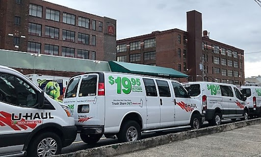 Truck Rental Agency «U-Haul Moving & Storage of South Philadelphia», reviews and photos, 1015-25 S 12th St, Philadelphia, PA 19147, USA