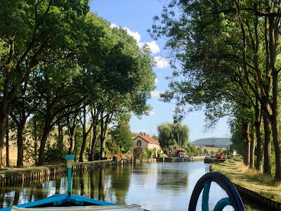 Péniche Magnolia à Maconge