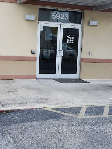 Auto Body Shop «Service King Collision Repair Galleria», reviews and photos, 5919 Westheimer Rd, Houston, TX 77057, USA